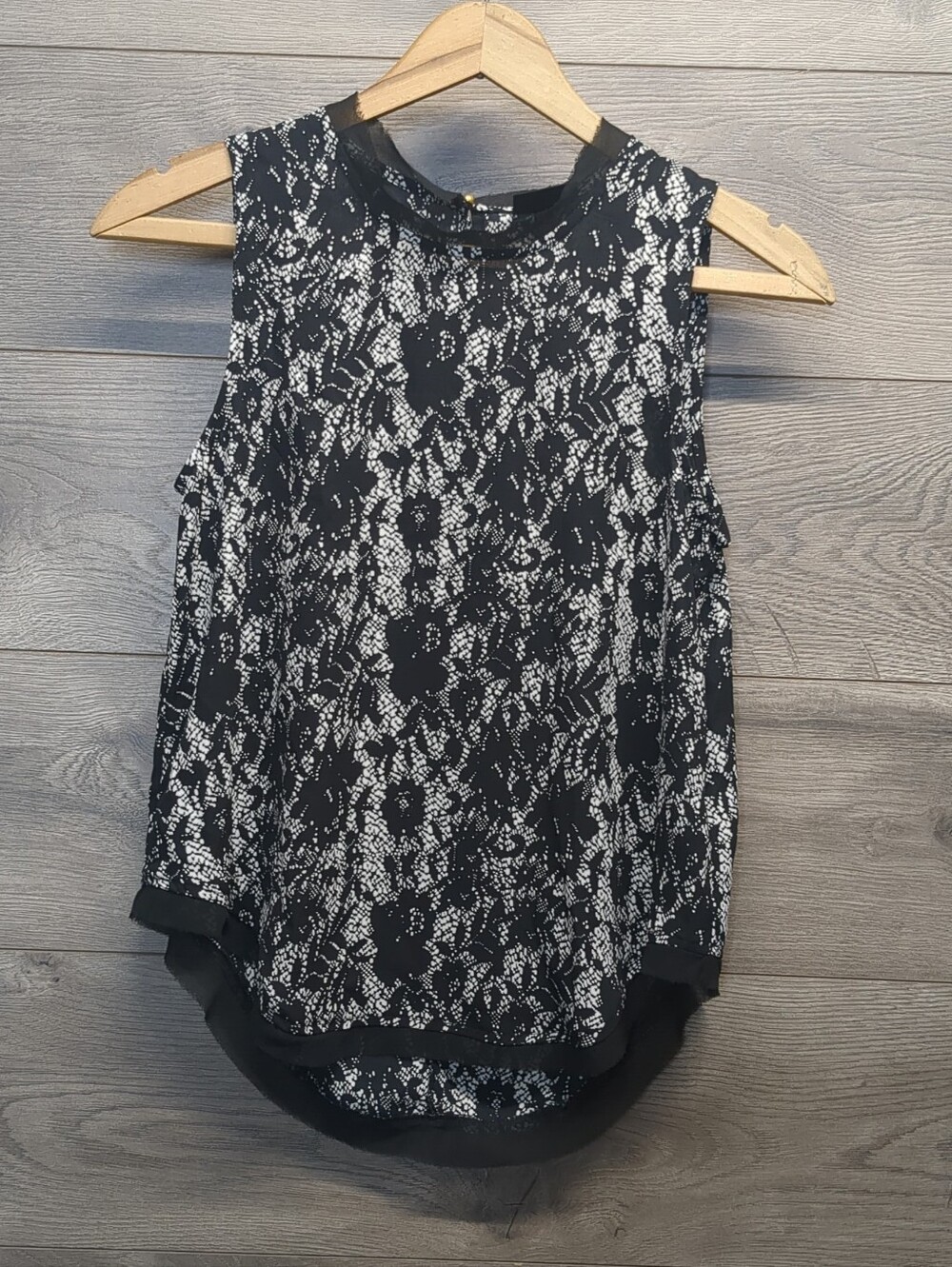 New Who What Wear Sleeveless Lace Blouse Women's Size XS